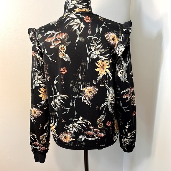 BAR lll WOMAN’S RUFFLED FLORAL ZIPPERED JACKET SIZE MEDIUM - Picture 7 of 13